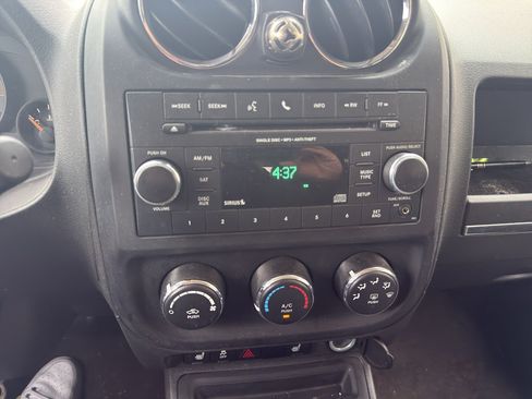 Used 2015 Jeep Patriot Latitude AWD/4WD image 15