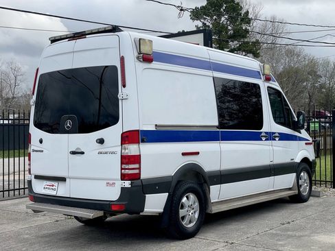 Used 2012 Mercedes-Benz Sprinter 2500 image 7