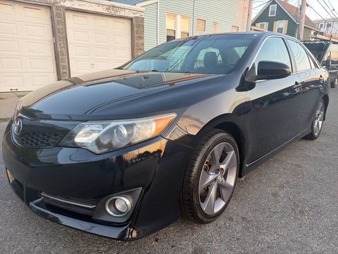 Used 2012 Toyota Camry SE w/ Leather Pkg FWD image 1
