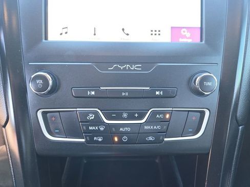 Used 2019 Ford Fusion SE w/ Equipment Group 151A image 25