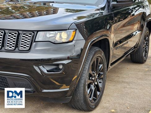 Used 2021 Jeep Grand Cherokee Laredo X image 10