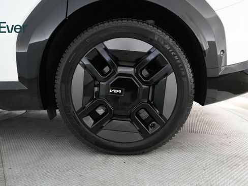 Used 2024 Kia EV9 GT-Line AWD/4WD image 9