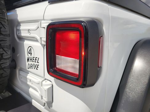 Used 2025 Jeep Wrangler Willys 4xe image 18