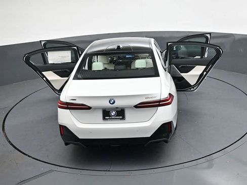 New 2026 BMW 550e xDrive image 41