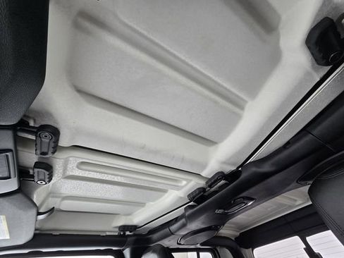 Used 2023 Jeep Gladiator Overland AWD/4WD image 7