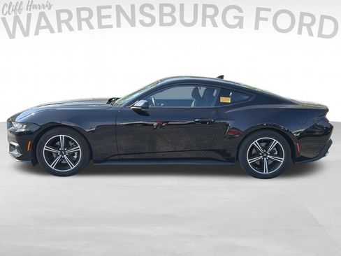 Used 2025 Ford Mustang Coupe RWD image 4