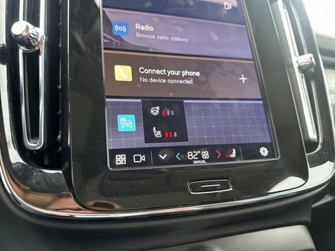 Certified 2025 Volvo XC40 B5 Plus image 29