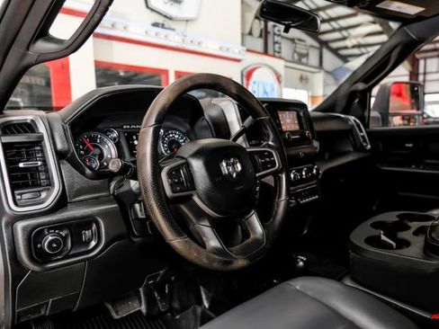 Used 2024 RAM 2500 Tradesman w/ Chrome Appearance Group AWD/4WD image 5