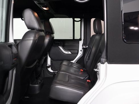 Used 2016 Jeep Wrangler Unlimited Sahara w/ Dual Top Group AWD/4WD image 11