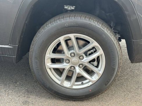 New 2025 Jeep Grand Cherokee L Laredo image 17