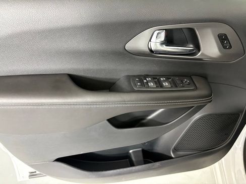 New 2026 Chrysler Pacifica Select FWD image 14