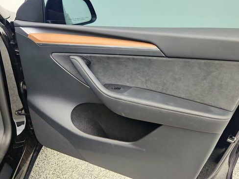 Used 2025 Tesla Model Y Long Range AWD/4WD image 28
