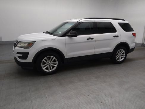 Used 2017 Ford Explorer FWD image 2