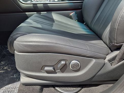 Used 2025 Genesis GV80 2.5T Standard AWD/4WD image 24