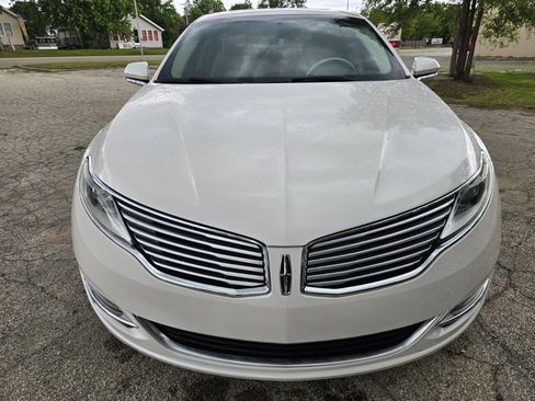 Used 2013 Lincoln MKZ FWD image 2