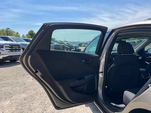 Used 2022 Chevrolet Malibu LT FWD image 24