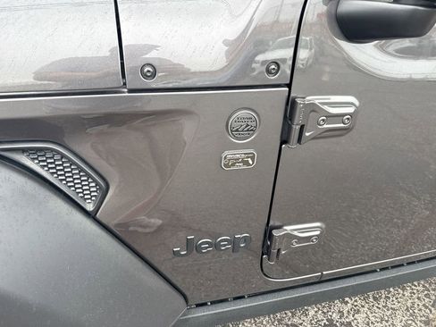 Used 2022 Jeep Wrangler Sport AWD/4WD image 36