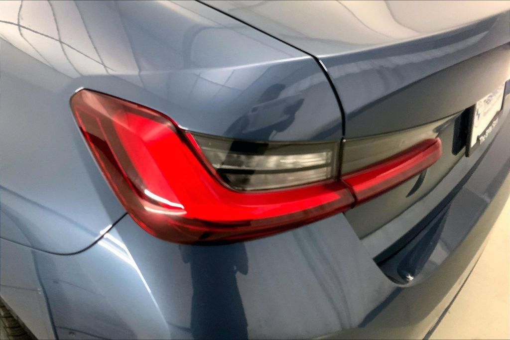 Certified 2025 BMW 330i Sedan RWD image 27