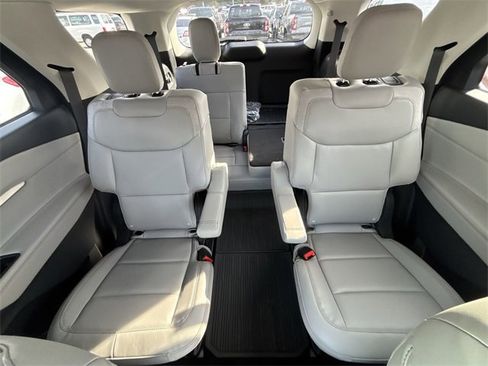 Used 2025 Ford Explorer Active w/ Active Comfort Package image 25