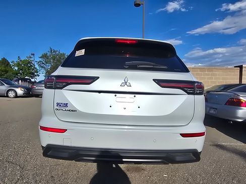 Used 2025 Mitsubishi Outlander ES AWD/4WD image 5