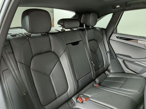 Certified 2025 Porsche Macan AWD/4WD image 23