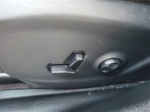 Certified 2019 Jeep Cherokee Latitude Plus w/ Comfort/Convenience Group image 5