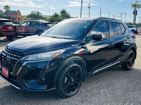 Used 2023 Nissan Kicks SR image 3