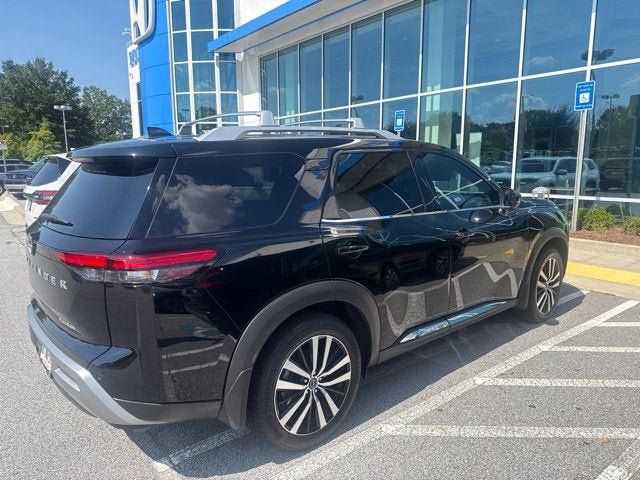 Used 2024 Nissan Pathfinder Platinum FWD image 5