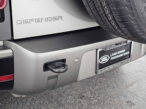 Used 2025 Land Rover Defender 110 X-Dynamic SE image 13