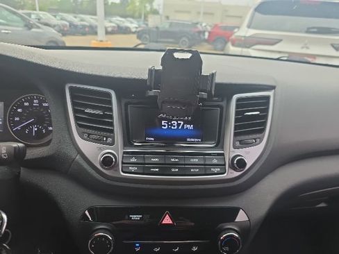 Used 2017 Hyundai Tucson SE AWD/4WD image 2
