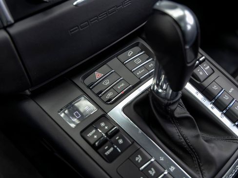 Certified 2018 Porsche Macan GTS AWD/4WD image 40