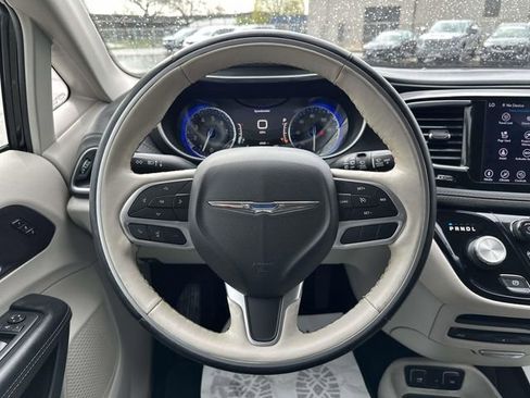 Used 2020 Chrysler Pacifica Limited FWD image 38
