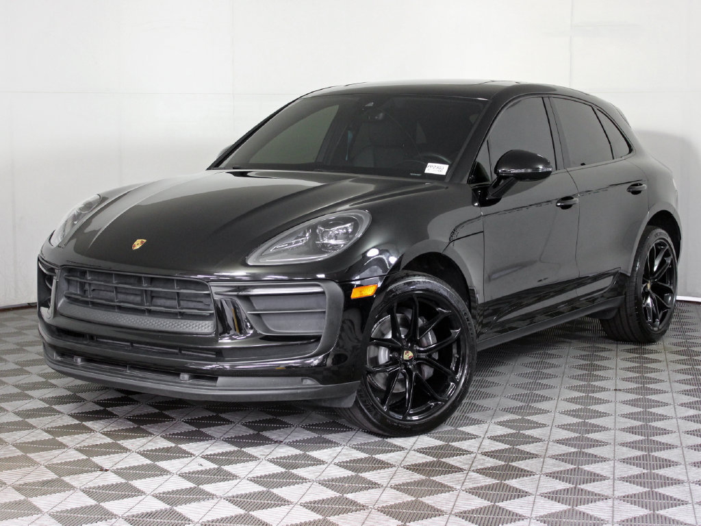 Certified 2022 Porsche Macan AWD/4WD image 1
