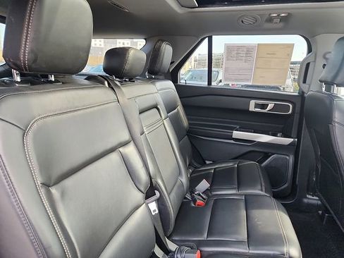 Certified 2021 Ford Explorer XLT w/ Equipment Group 202A AWD/4WD image 30