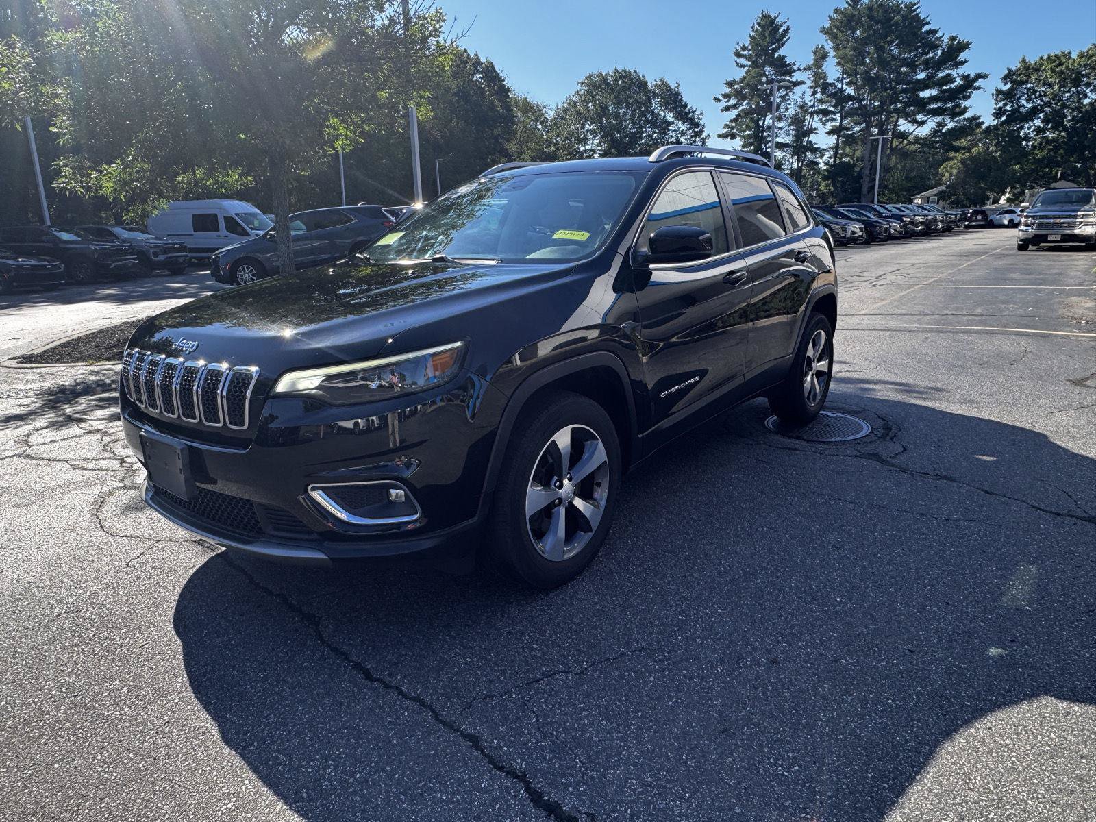 Used 2019 Jeep Cherokee Limited AWD/4WD image 3