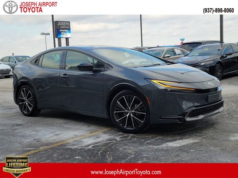 Used 2024 Toyota Prius XLE image 1