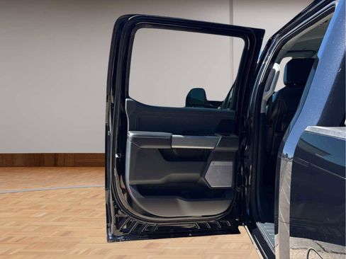 Used 2024 Ford F250 Lariat image 11