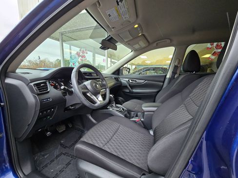 Used 2020 Nissan Rogue SV image 9