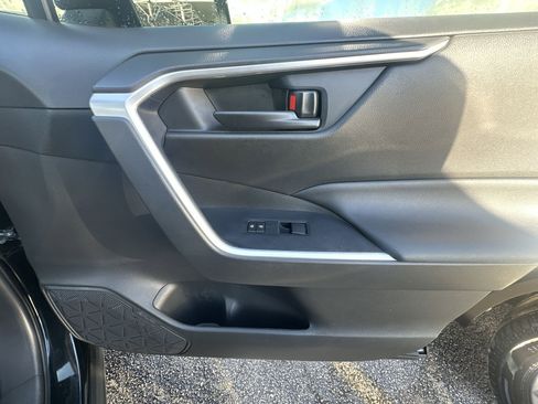 Used 2020 Toyota RAV4 LE image 29