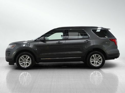 Used 2019 Ford Explorer XLT image 2