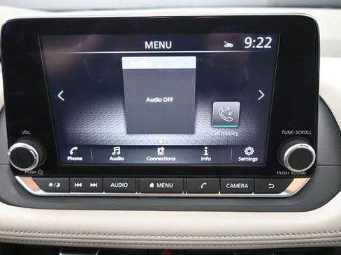 Used 2025 Nissan Rogue SV image 3