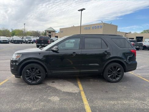 Used 2018 Ford Explorer XLT w/ XLT Appearance Package AWD/4WD image 6