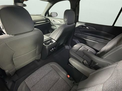 Used 2024 Chevrolet Traverse LT image 28