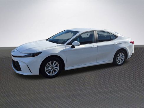 Used 2026 Toyota Camry LE image 2