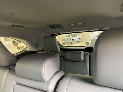 Certified 2022 Toyota Highlander XLE image 13