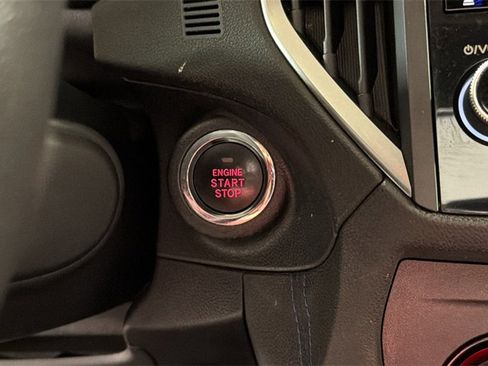 Used 2019 Subaru Crosstrek Hybrid w/ Moonroof Package w/Navigation image 31