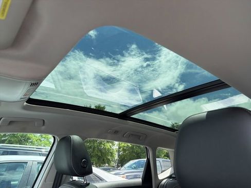 Used 2023 Volkswagen Taos SE w/ Panoramic Sunroof Package FWD image 21