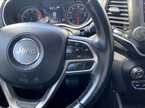 Used 2019 Jeep Cherokee Latitude Plus FWD image 25