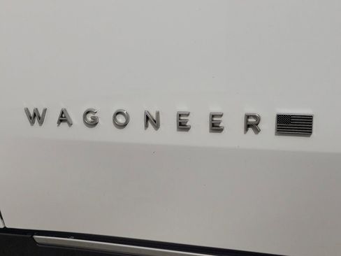 Used 2024 Jeep Wagoneer L Series III w/ Premium Group I AWD/4WD image 8