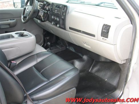 Used 2008 Chevrolet Silverado 3500 W/T AWD/4WD image 14
